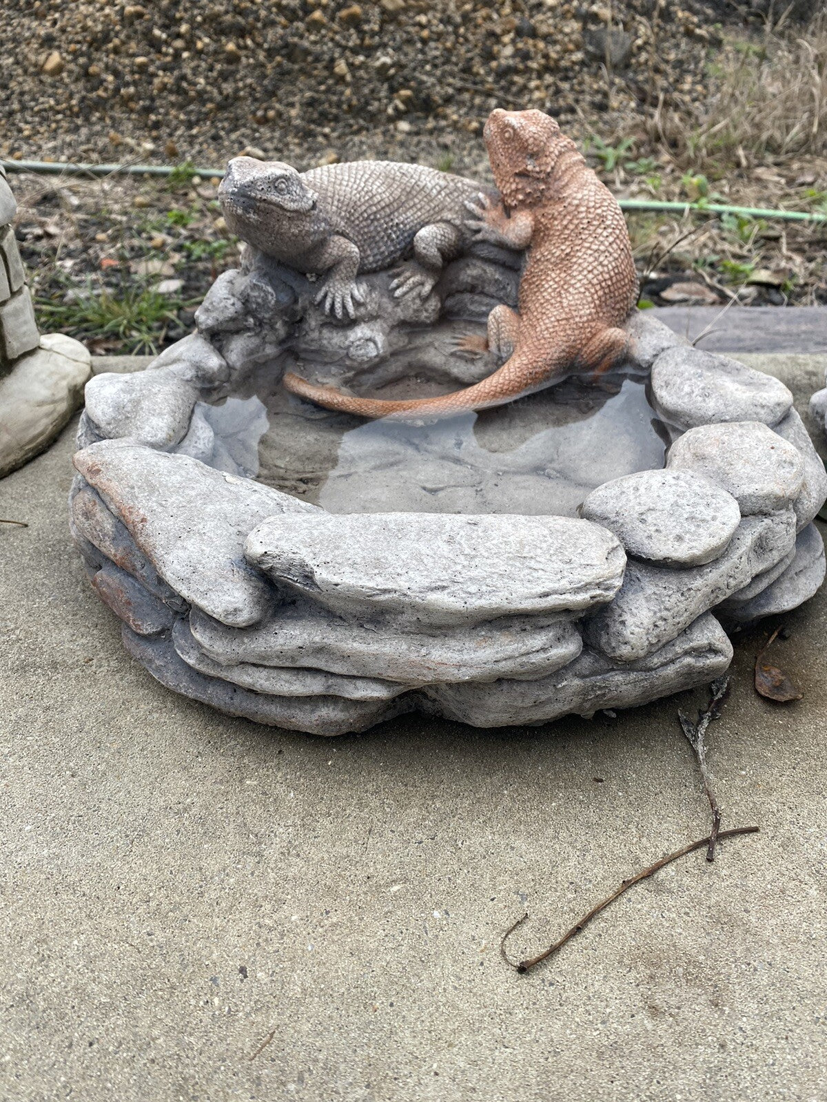 22nice4me Garden Statues bearded dragon concrete bird bath and bee feeder with hand-painted rock detail