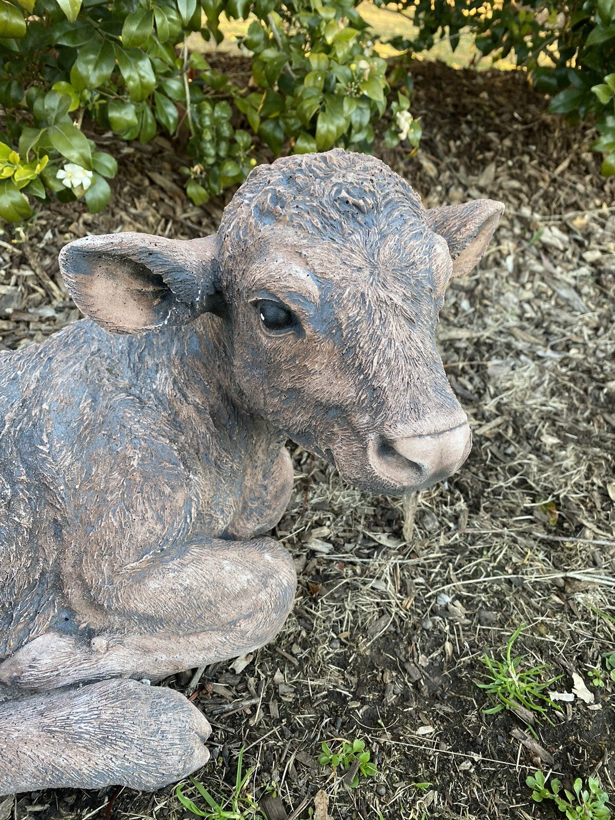 22nice4me Garden Statues brown concrete cow calf ornament with a realistic hand-painted matt finish in a garden