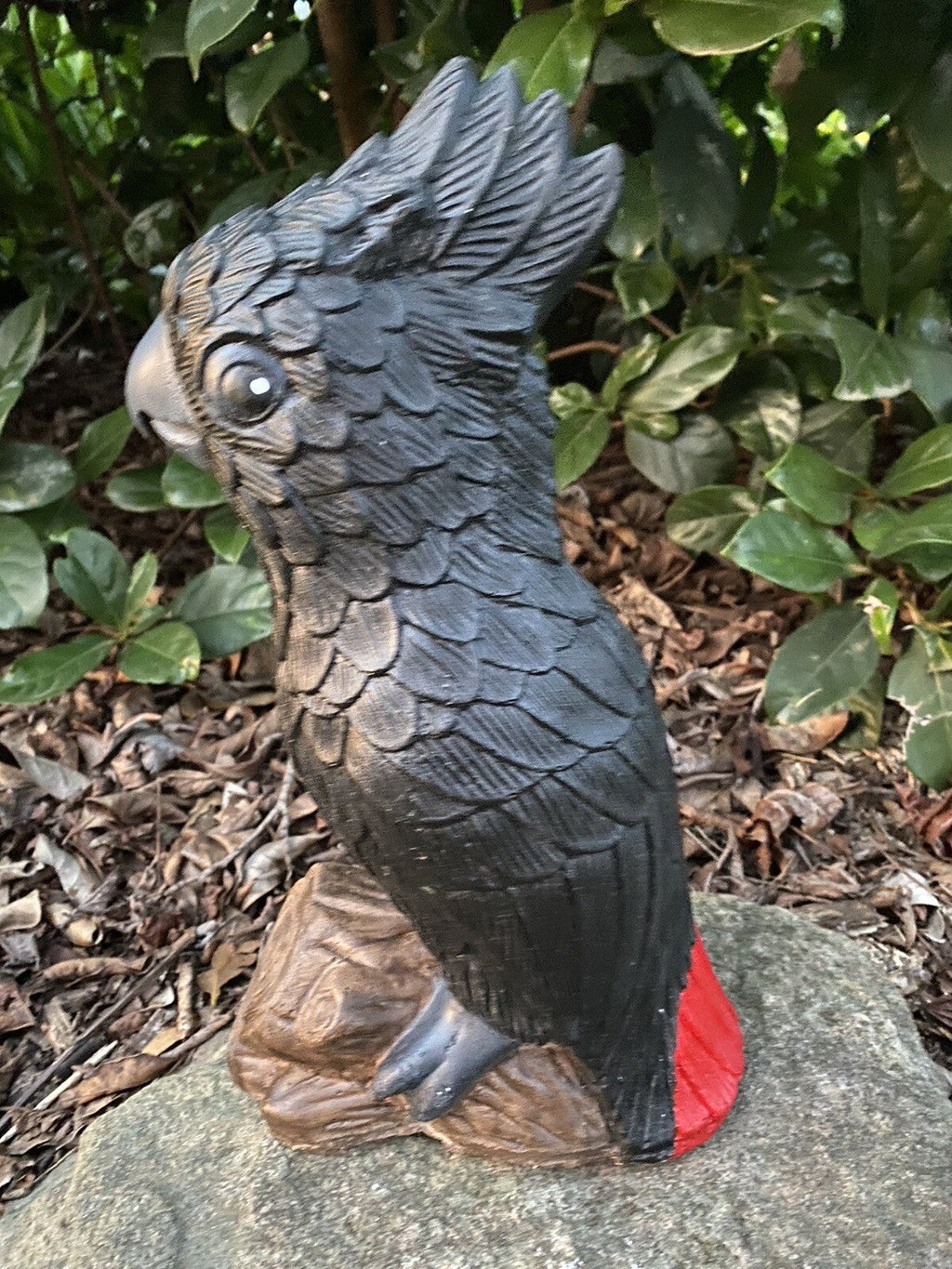 22nice4me Garden Statues hand-painted concrete red-tailed black cockatoo bird ornament perched on a branch
