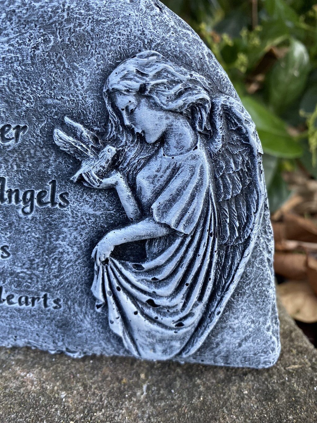22nice4me Garden Statues concrete angel memorial plaque with bird detail, hand-painted in a weathered grey finish.