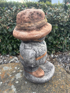 22nice4me Garden Statues concrete ANZAC soldier ornament with slouch hat and brown accents in a garden setting