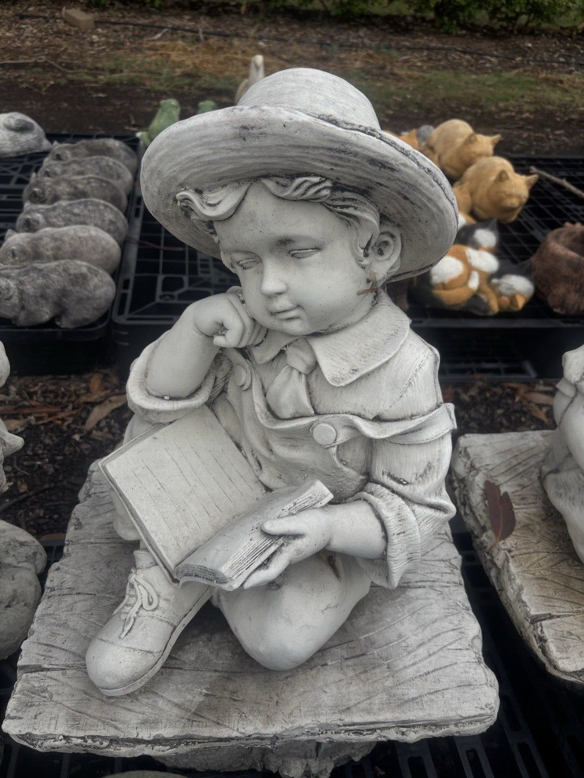 22nice4me Garden Statues concrete boy reading a book on a rustic bench, 62cm tall natural white garden ornament.