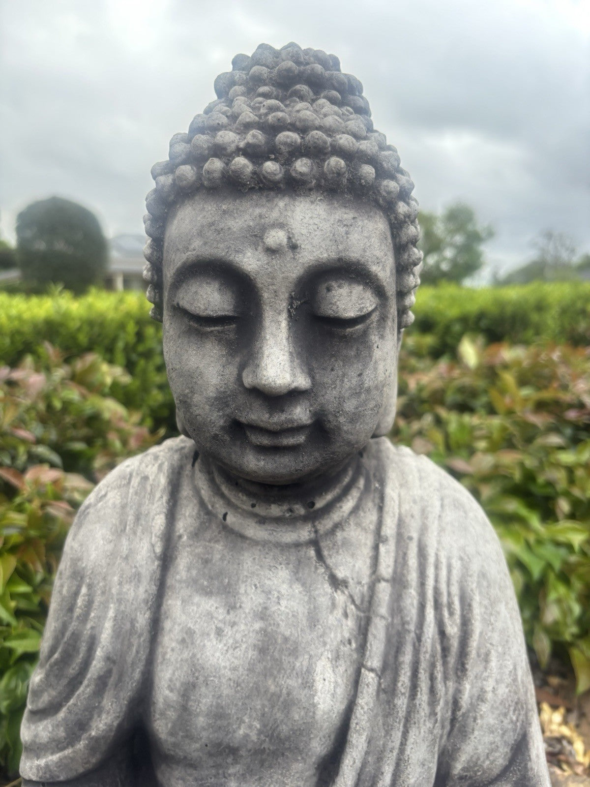 22nice4me Garden Statues concrete Buddha ornament with weathered grey finish in a meditation pose for Zen gardens