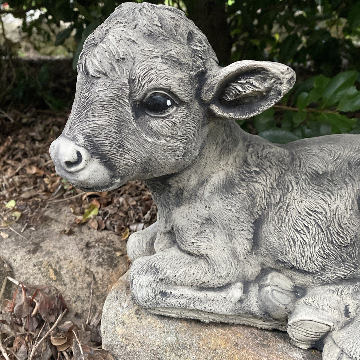 22nice4me Garden Statues hand-painted concrete calf statue in a realistic laying down pose for outdoor decor.