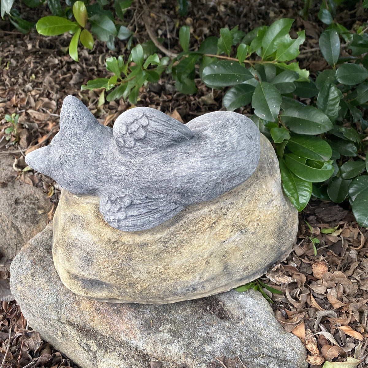 22nice4me Garden Statues hand-painted concrete cat memorial ornament with wings resting on a rock in a garden setting