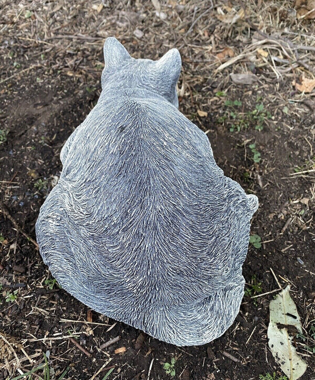 22nice4me Garden Statues grey concrete cat memorial ornament with detailed fur texture in a garden setting
