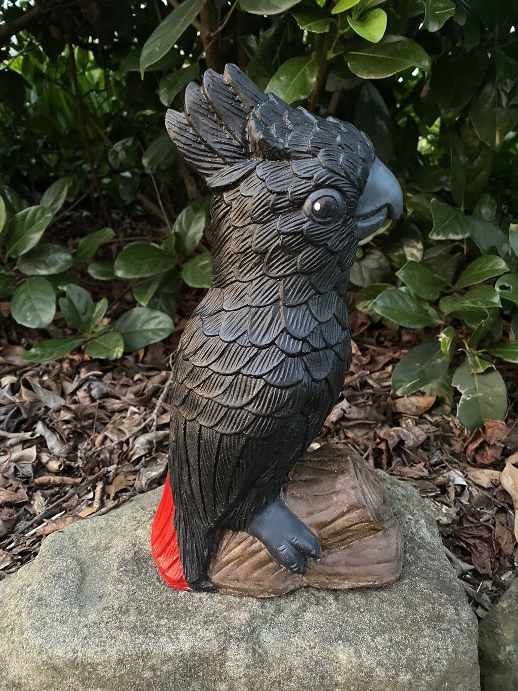 22nice4me Garden Statues hand-painted concrete red-tailed black cockatoo bird ornament perched on a branch