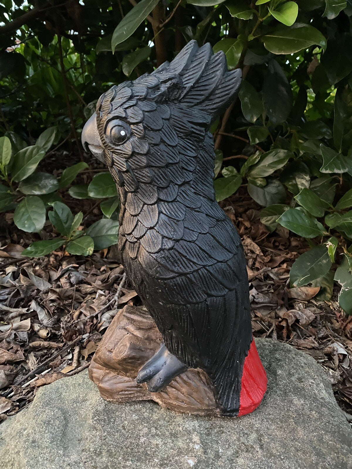 22nice4me Garden Statues hand-painted concrete red-tailed black cockatoo bird ornament perched on a branch