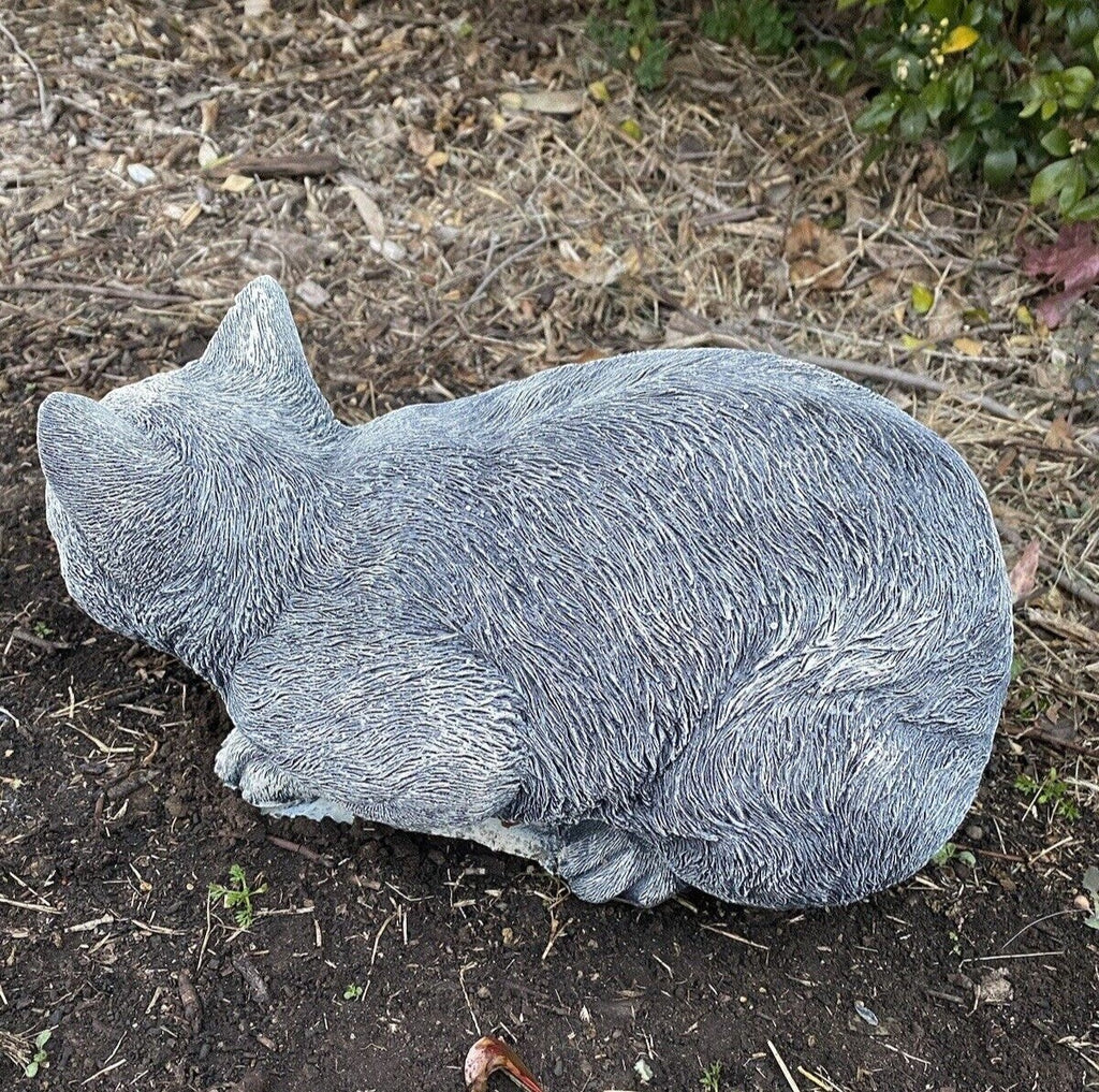 22nice4me Garden Statues grey concrete crouching cat memorial ornament with realistic textured fur finish