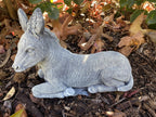 22nice4me Garden Statues concrete donkey ornament in a resting pose with a textured grey finish for outdoor decor