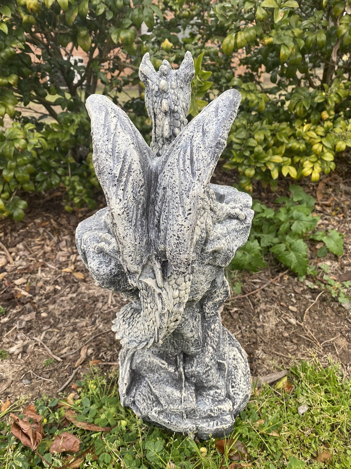 22nice4me Garden Statues concrete dragon bird bath with hand-painted grey textured finish in a garden setting