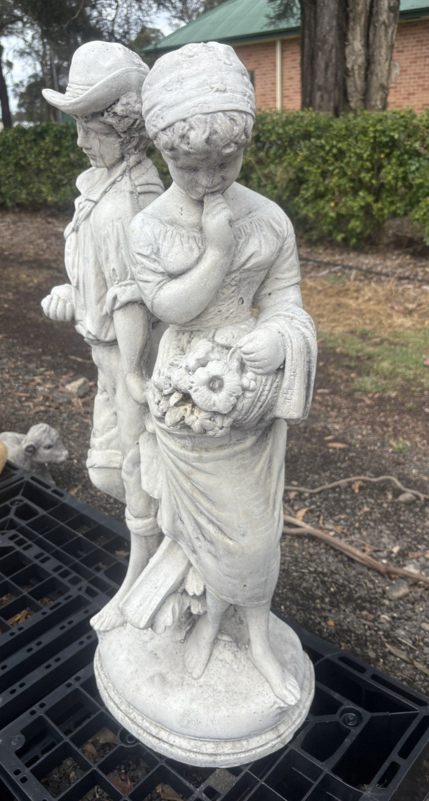 22nice4me Garden Statues white concrete first love sculpture of a man and woman with floral bouquet in a garden