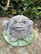 22nice4me Garden Statues concrete frog sculpture sitting on a green lily pad, hand-painted outdoor garden decor.