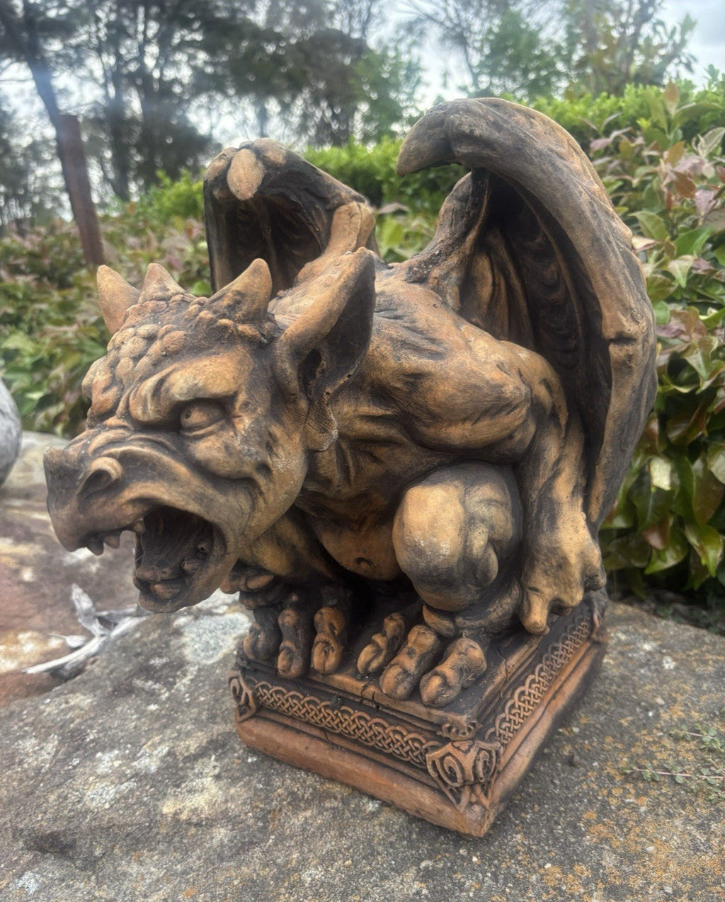 22nice4me Garden Statues concrete gargoyle with rust finish, featuring detailed wings and horns on a decorative base.