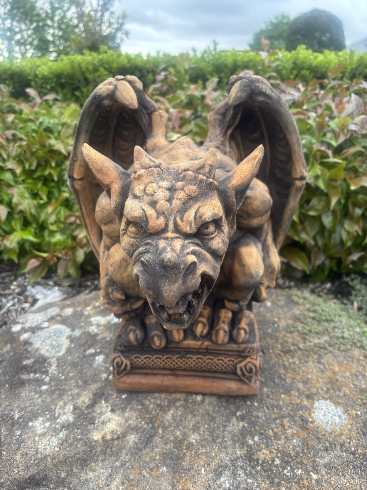 22nice4me Garden Statues concrete gargoyle with rust finish, featuring detailed wings and horns on a decorative base.