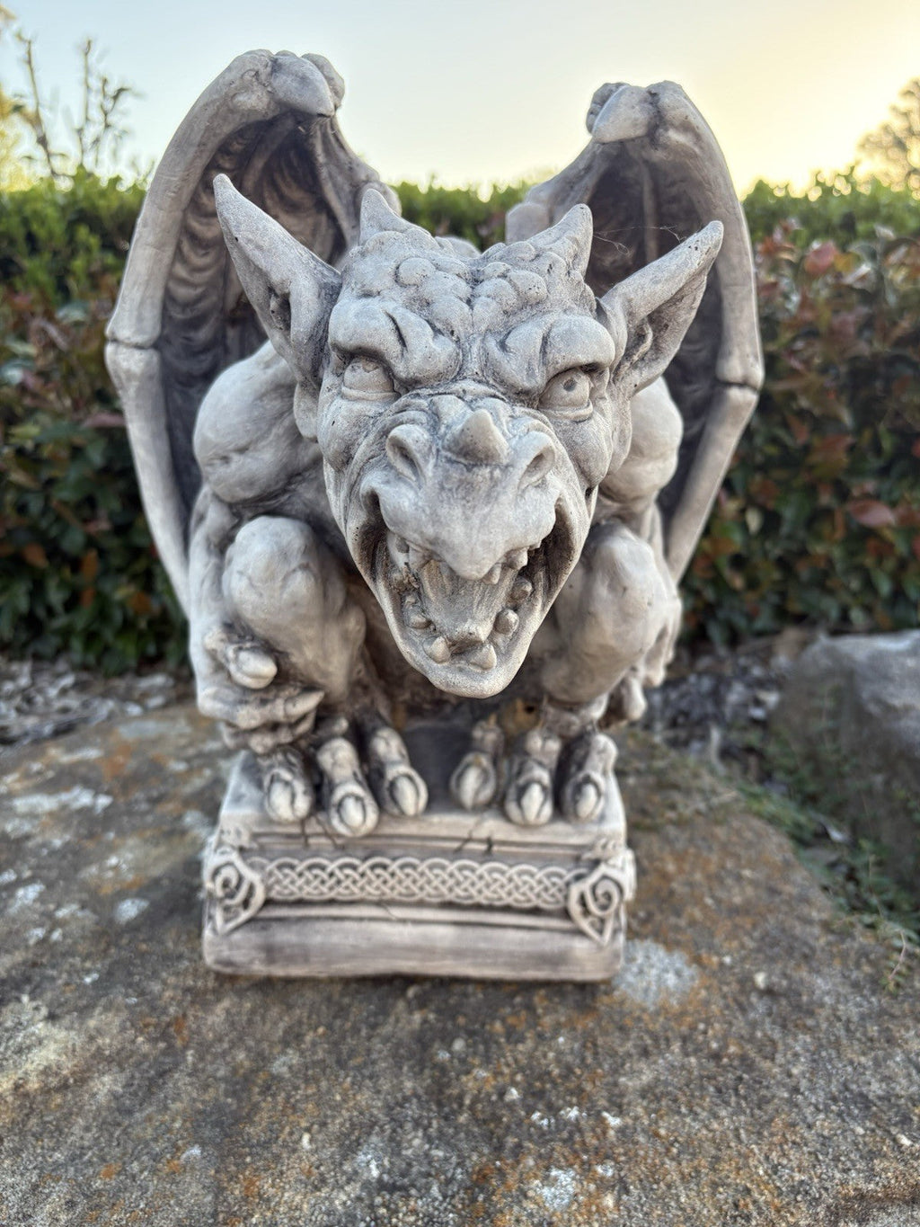 22nice4me Garden Statues concrete winged gargoyle with fierce expression and detailed horns on a decorative base