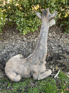 22nice4me Garden Statues hand-painted concrete laying giraffe garden ornament with a realistic matt finish