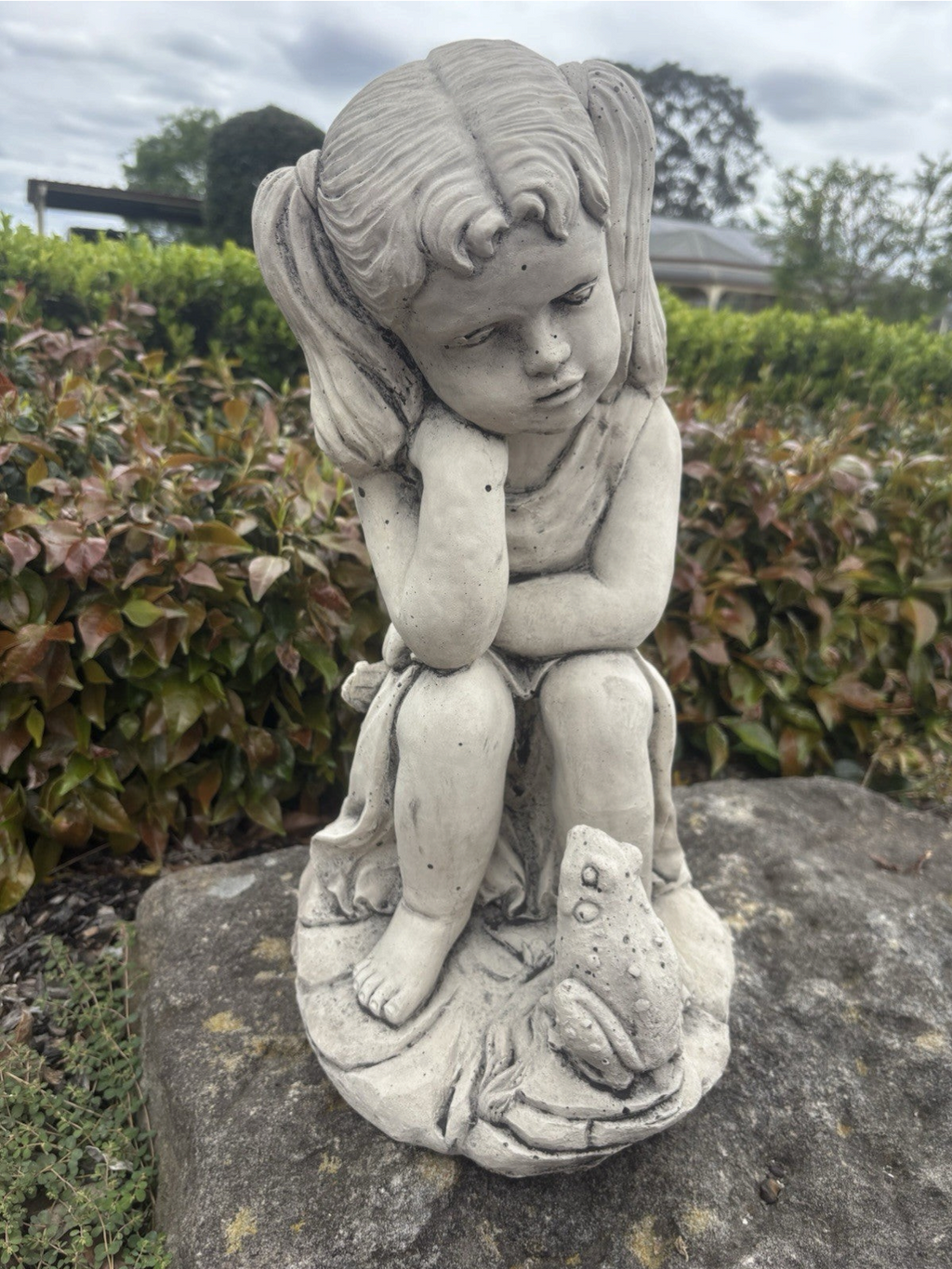 22nice4me Garden Statues concrete girl with frog ornament featuring a weathered grey stone finish in a garden setting