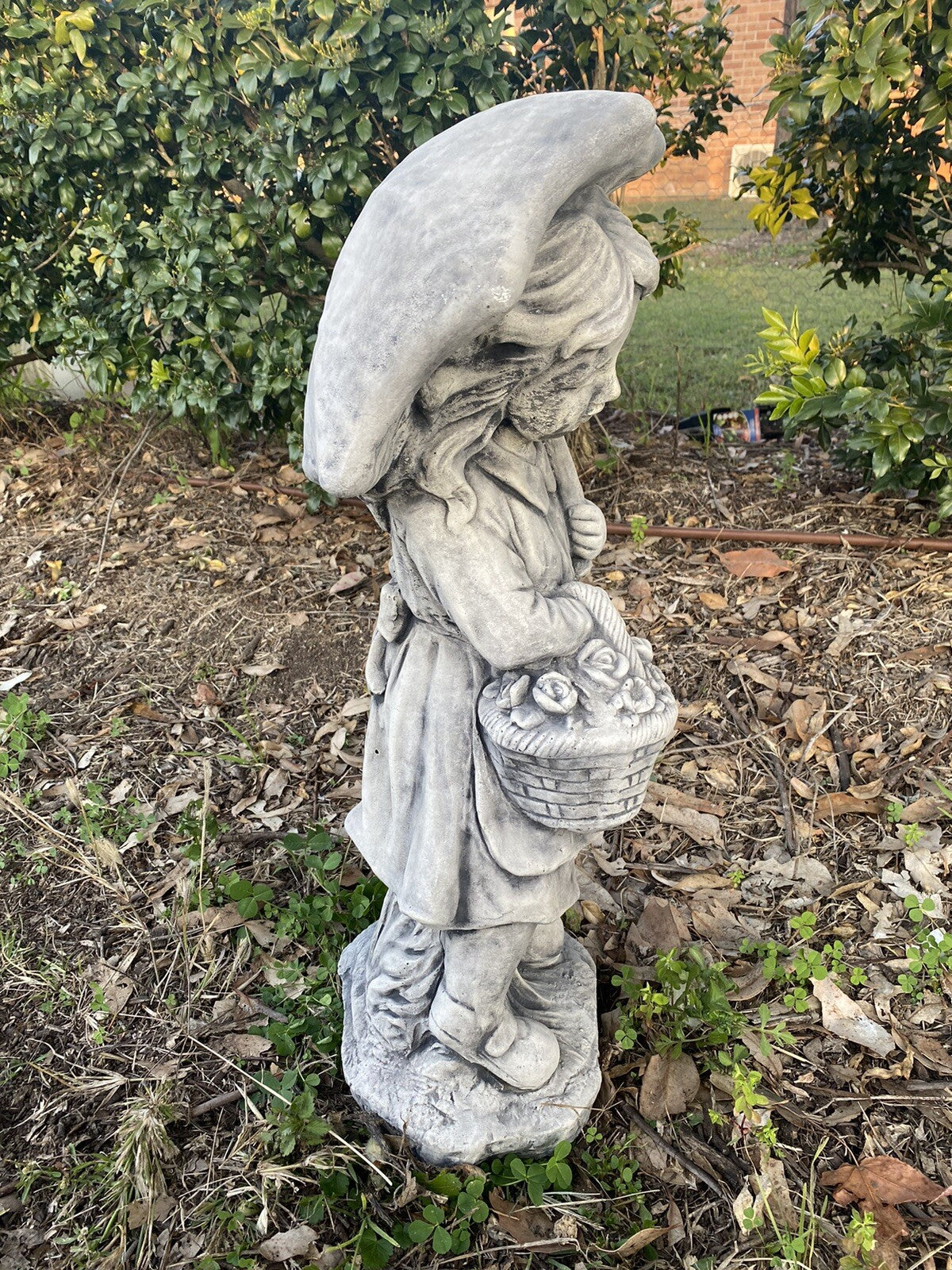 22nice4me Garden Statues concrete girl statue holding an umbrella and a flower basket in a garden setting