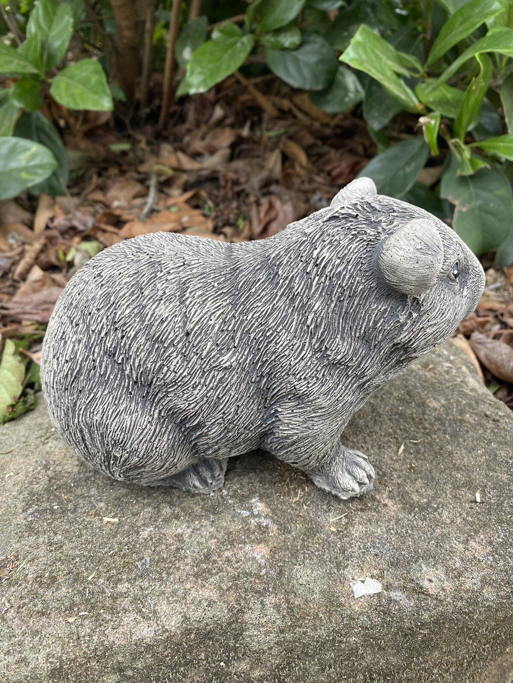 22nice4me Garden Statues hand-painted concrete guinea pig ornament with an antique finish for outdoor garden decor