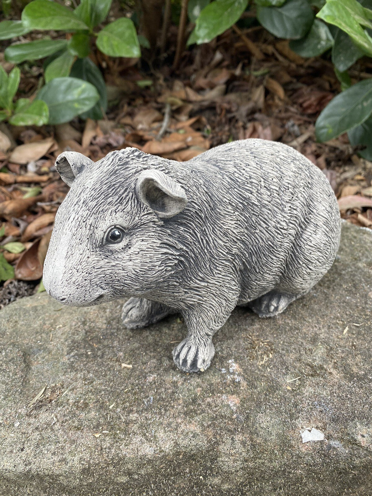 22nice4me Garden Statues hand-painted concrete guinea pig ornament with an antique finish for outdoor garden decor