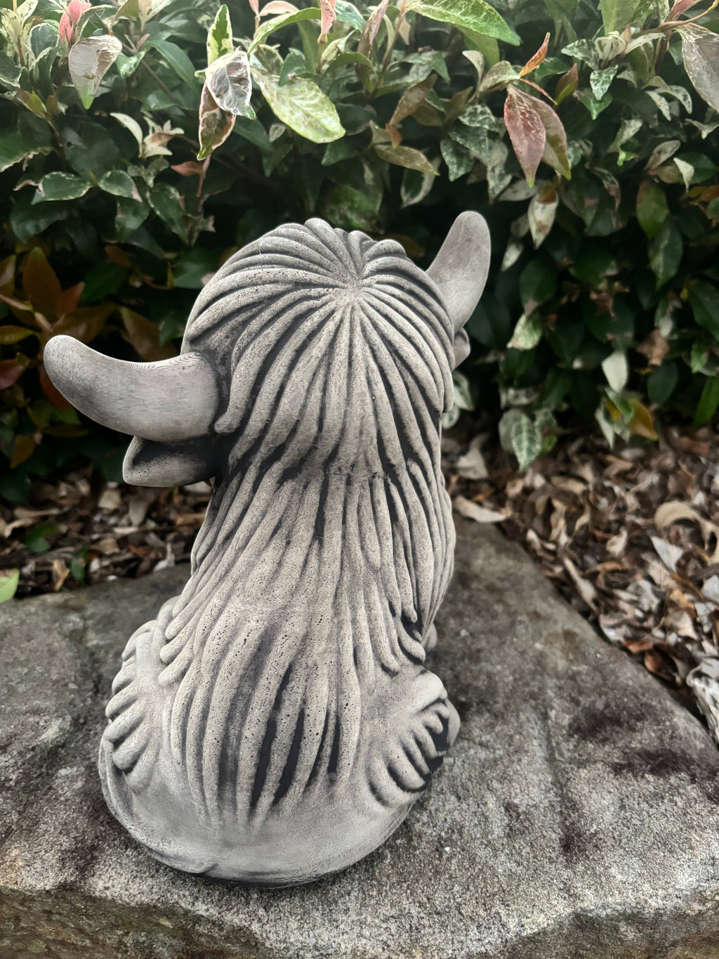 22nice4me Garden Statues concrete Highland cow statue showing detailed shaggy coat texture from a rear view