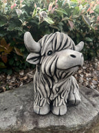 22nice4me Garden Statues rustic concrete Highland cow figurine with shaggy texture, placed on a stone garden path.