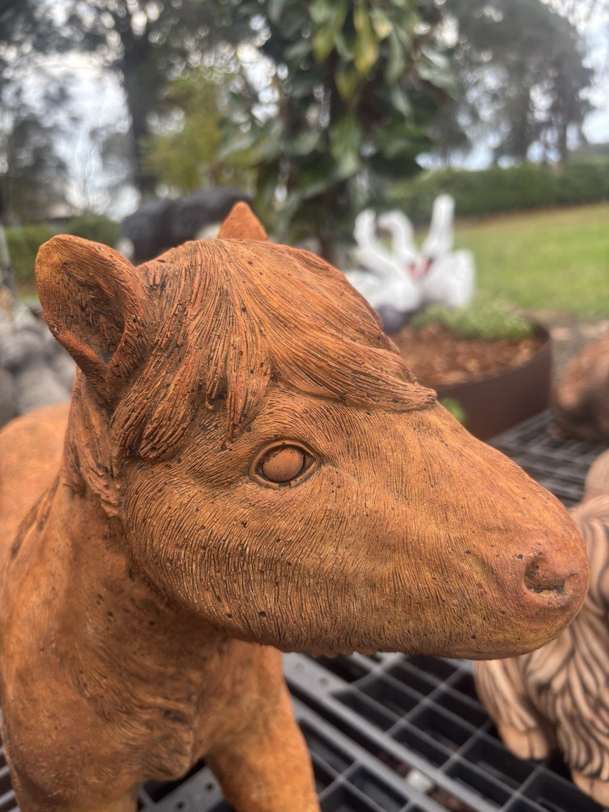 22nice4me Garden Statues concrete horse ornament with a rustic rust-coloured finish and detailed sculpted mane
