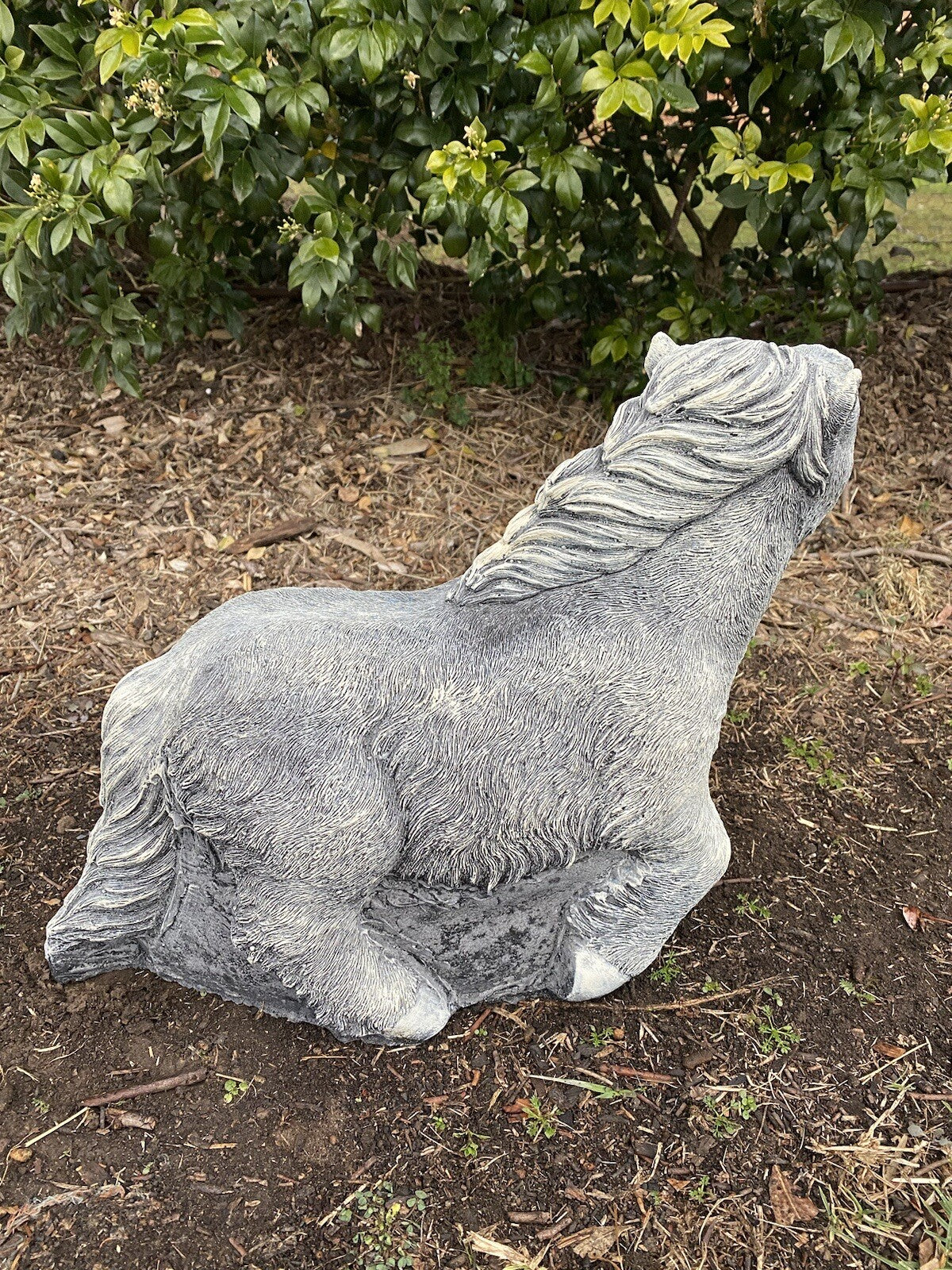 22nice4me Garden Statues hand-painted concrete laying horse statue with a textured grey matt finish for garden decor