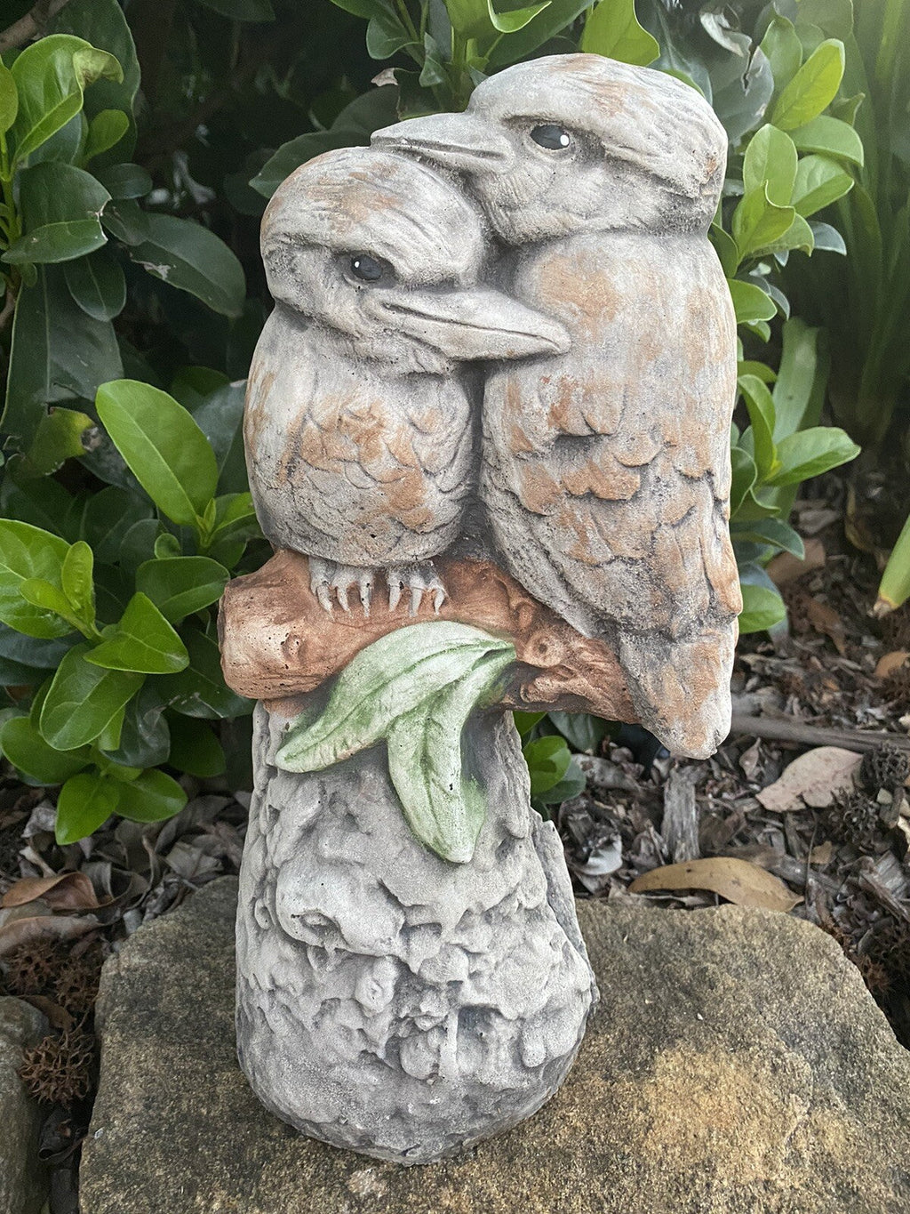 22nice4me Garden Statues twin kookaburra bird ornament made of hand-painted concrete perched on a branch