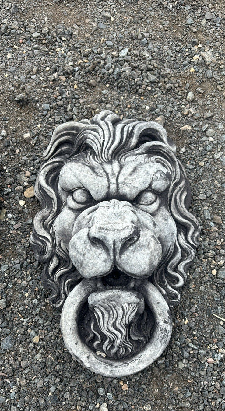 22nice4me Garden Statues concrete lion head wall ornament with a detailed mane and ring knocker in natural grey finish
