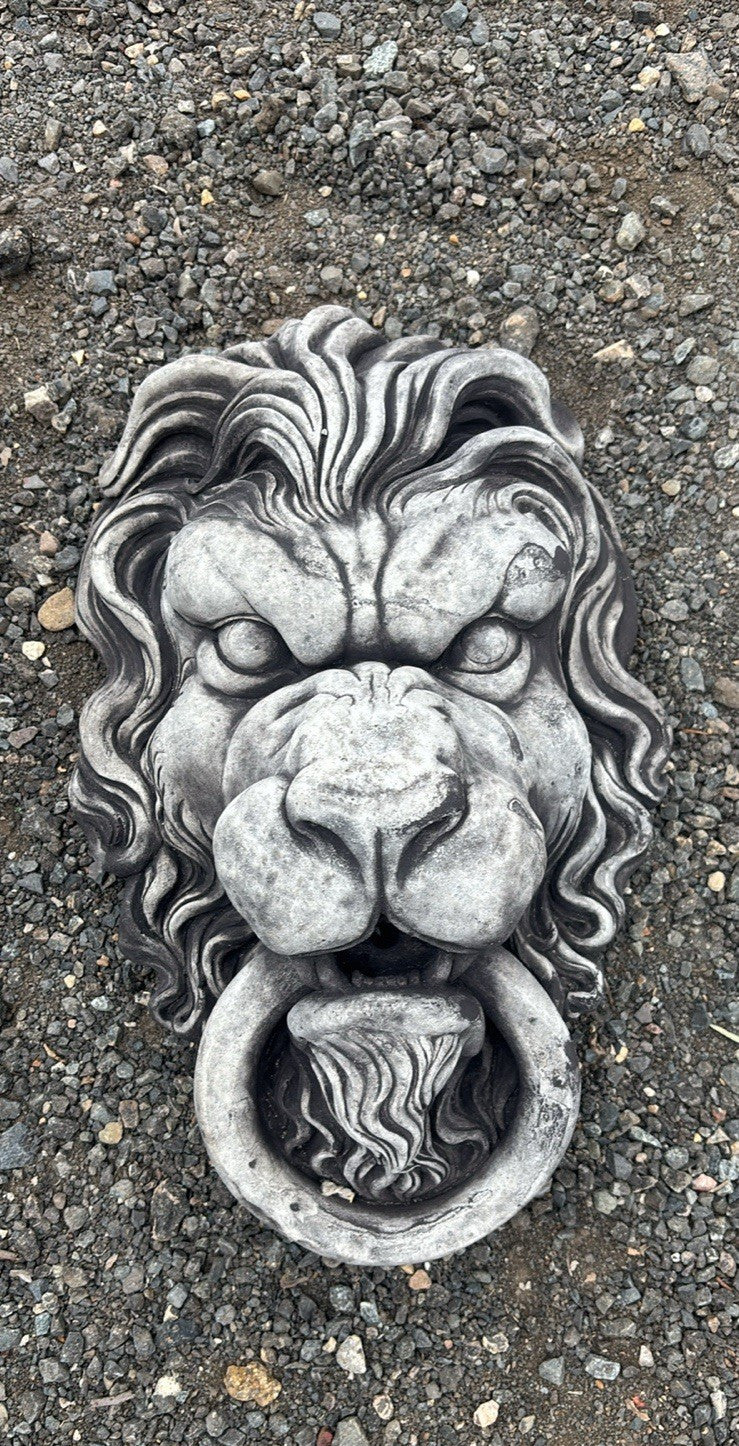 22nice4me Garden Statues concrete lion head wall ornament with a detailed mane and ring knocker in natural grey finish.