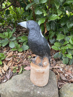 22nice4me Garden Statues hand-painted concrete magpie bird ornament perched on a stump in a garden setting