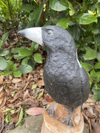 22nice4me Garden Statues hand-painted concrete magpie bird ornament perched on a stump for outdoor garden decor