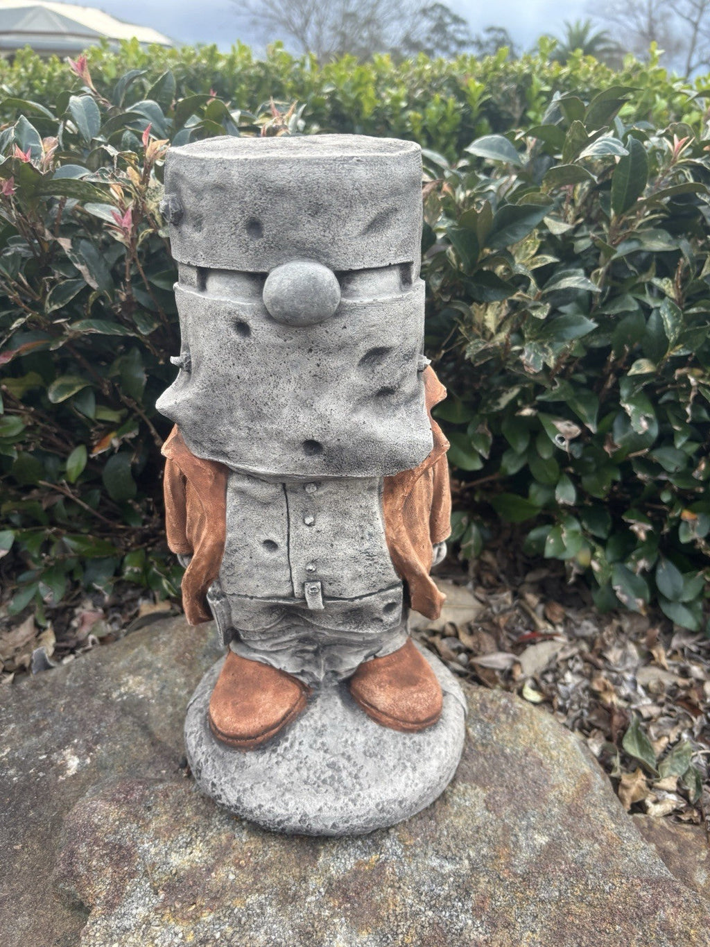 22nice4me Garden Statues concrete Ned Kelly figure with iconic armour, helmet, and brown hand-painted accents.