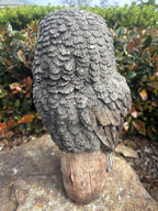 22nice4me Garden Statues concrete owl ornament featuring detailed grey feather texture on a natural tree stump base