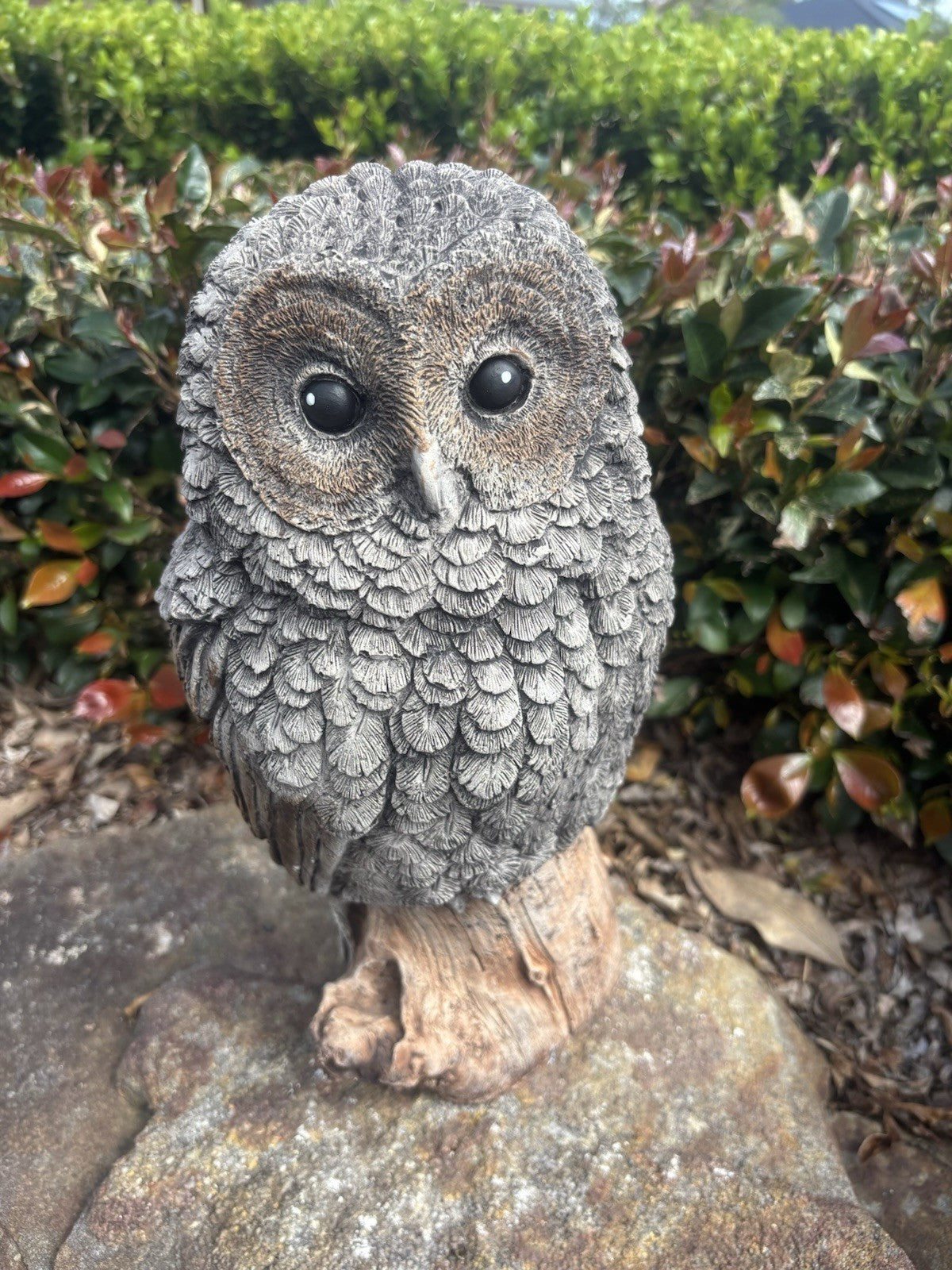 22nice4me Garden Statues concrete owl ornament with detailed feather texture and expressive eyes on a tree stump base