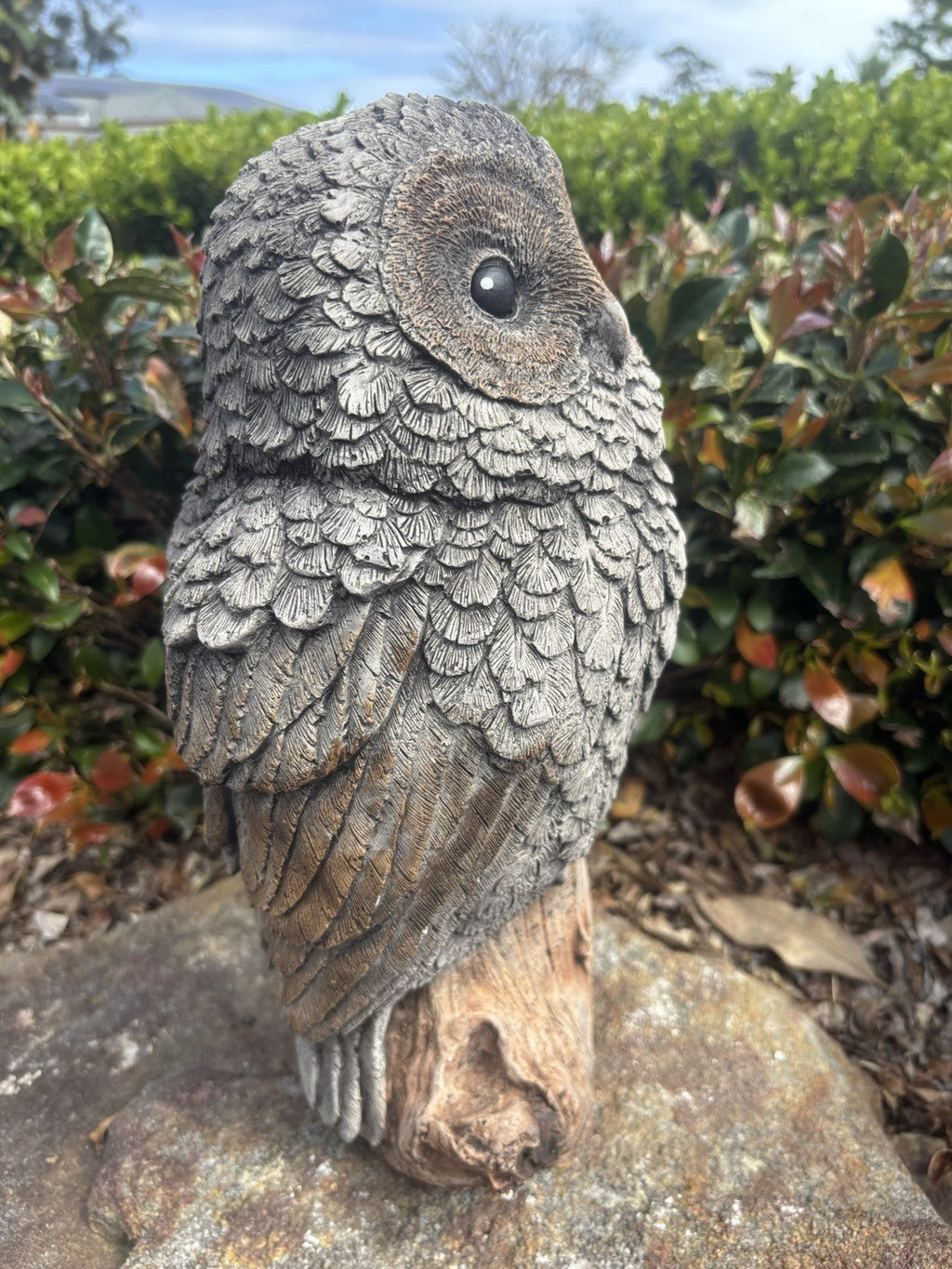 22nice4me Garden Statues concrete owl ornament with detailed feather texture and brown and grey finish on a stump