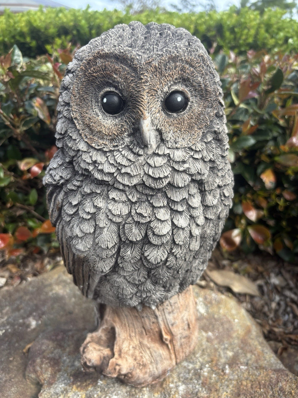 22nice4me Garden Statues concrete owl ornament with detailed feather texture and expressive eyes on a tree stump base