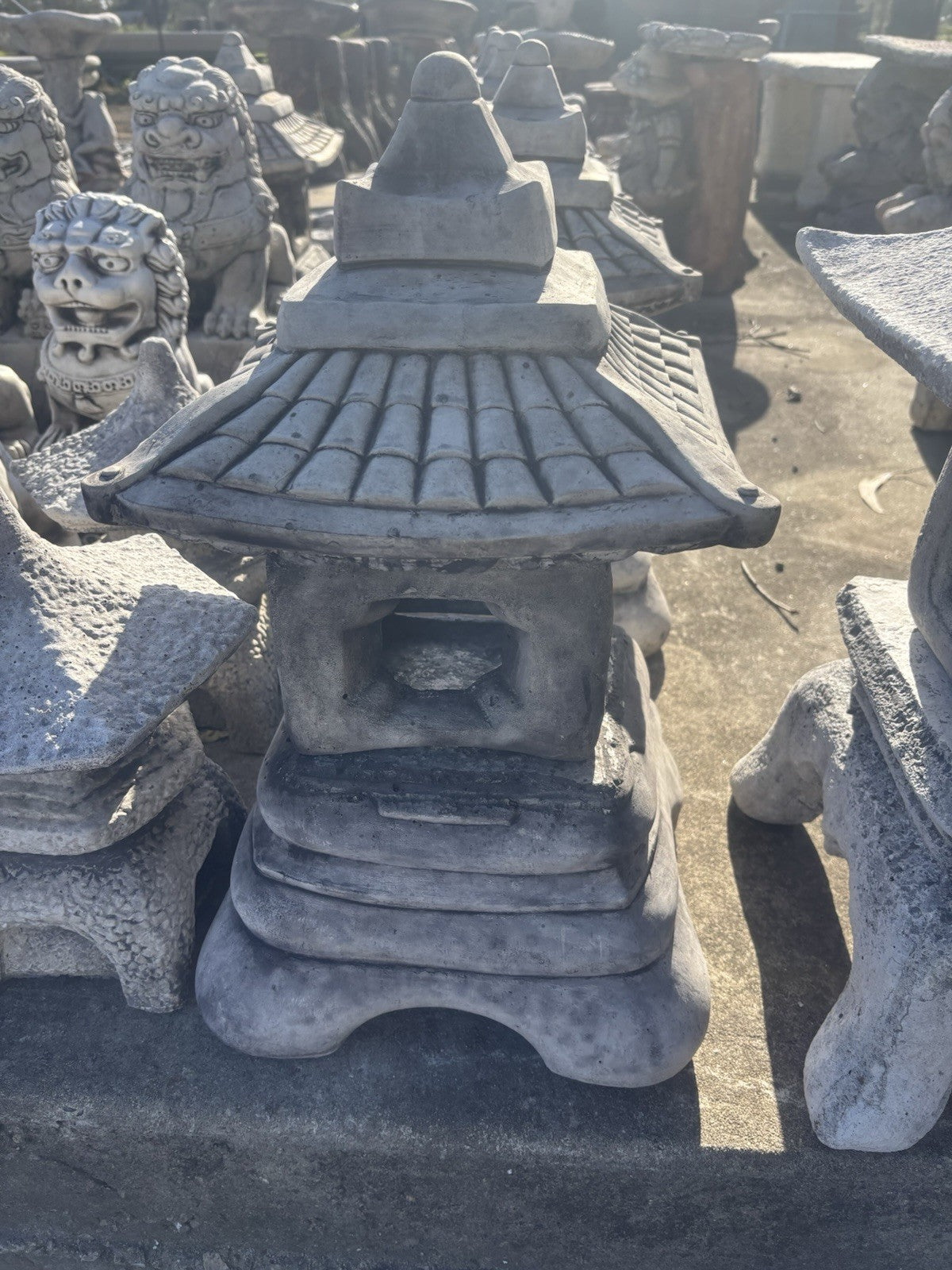 22nice4me Garden Statues grey concrete Asian-style pagoda lantern with tiered roof and open light chamber