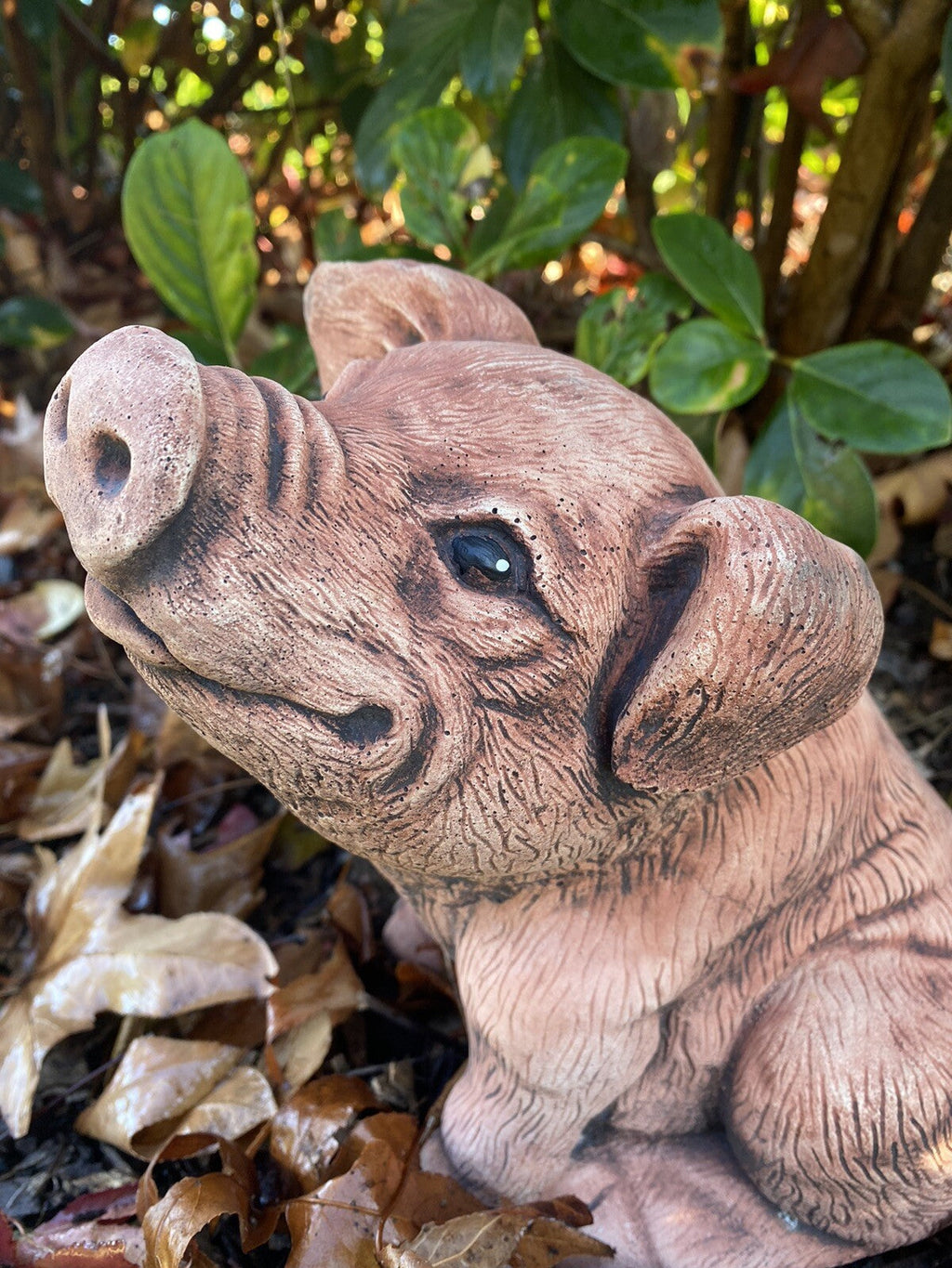 22nice4me Garden Statues hand-painted concrete piglet ornament with realistic textures in a garden setting