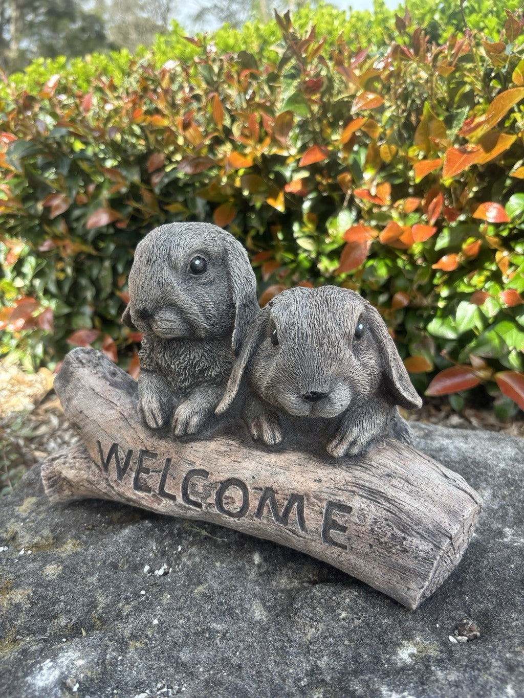22nice4me Garden Statues concrete mini lop rabbit ornament featuring two bunnies resting on a Welcome log