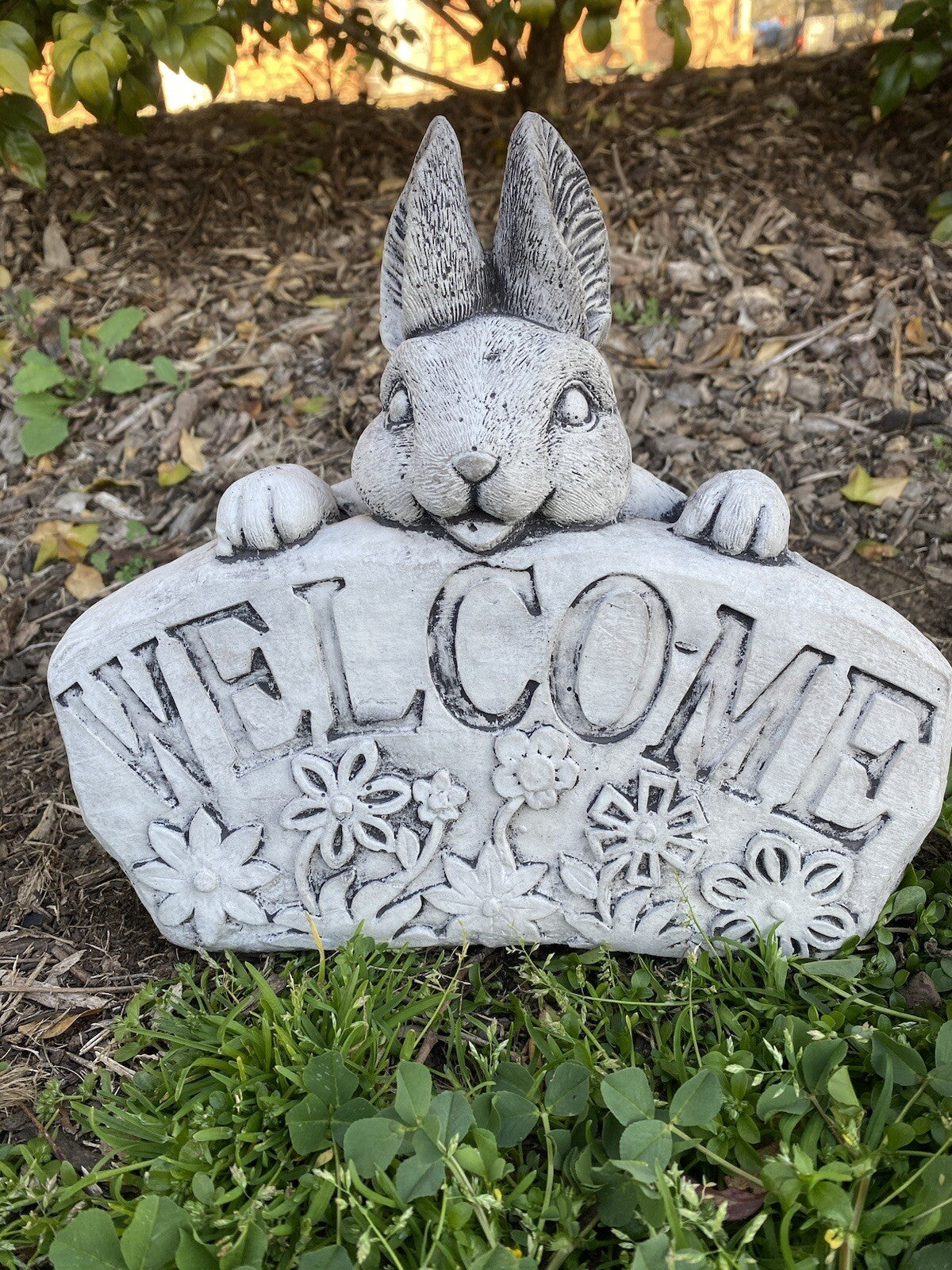 22nice4me Garden Statues hand-painted concrete rabbit welcome sign for outdoor garden decor