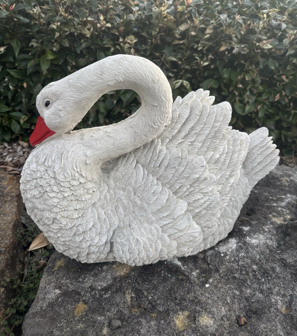22nice4me Garden Statues concrete swan ornament with detailed white feathers and a bright red beak on a stone surface
