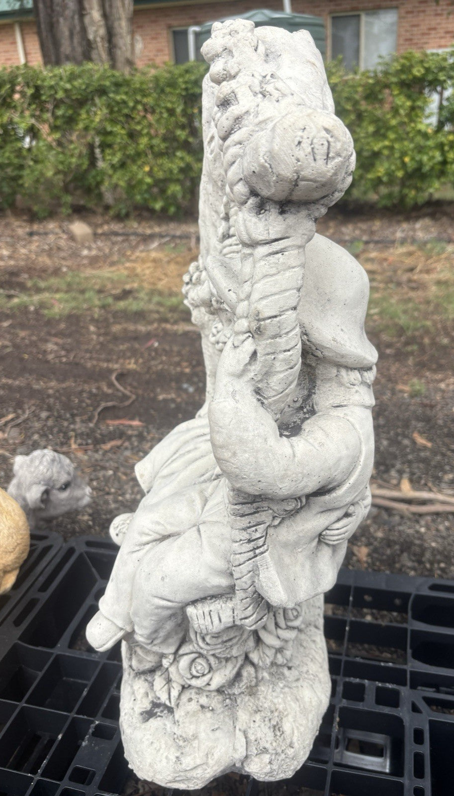 22nice4me Garden Statues concrete boy and girl on swing ornament with floral detailing in a natural white finish