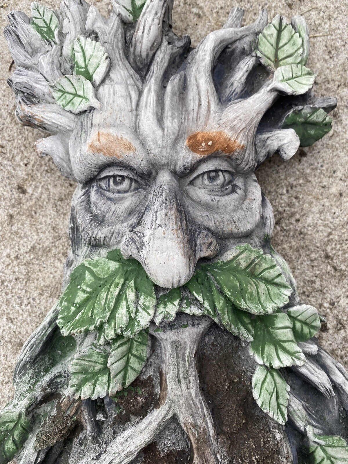 22nice4me Garden Statues concrete tree face wall hanging with hand-painted green leaves and branch details