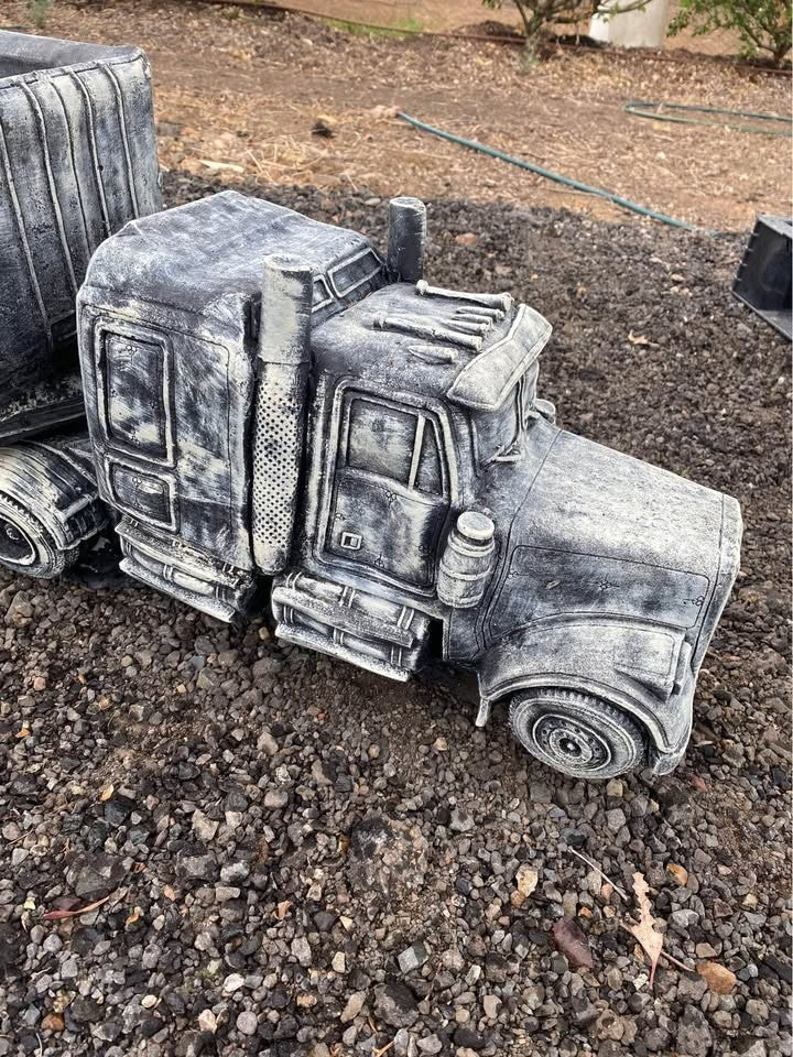 22nice4me Garden Statues concrete truck and dog ornament with a hand-painted matte finish for outdoor decor.