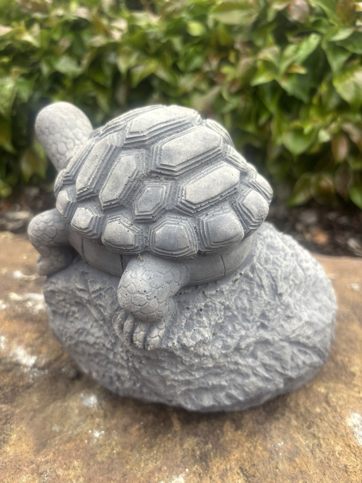 22nice4me Garden Statues concrete turtle ornament with a textured shell resting on a rock base for outdoor decor