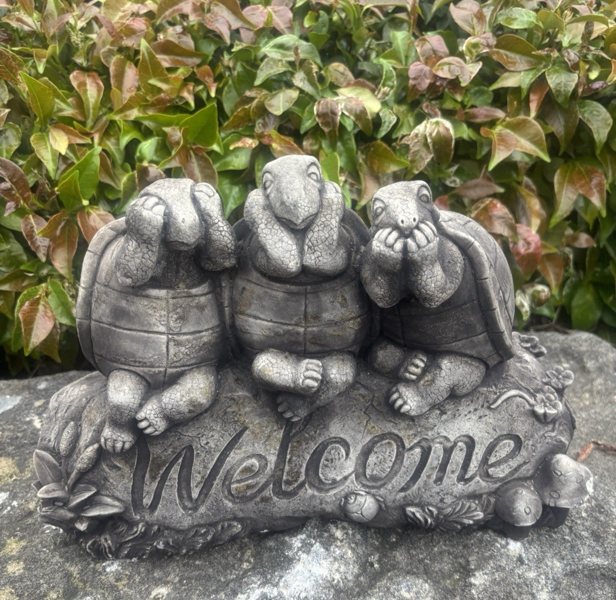 22nice4me Garden Statues concrete three wise turtles ornament with Welcome sign in a rustic grey stone finish