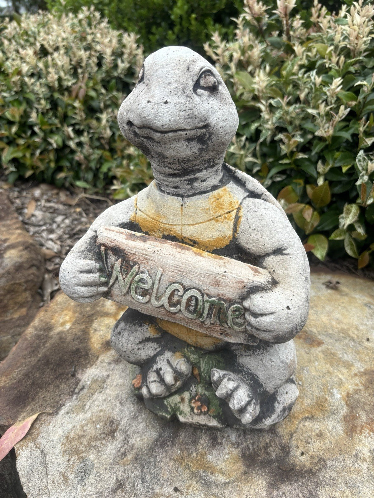 22nice4me Garden Statues concrete turtle ornament holding a Welcome sign with a hand-painted matt finish